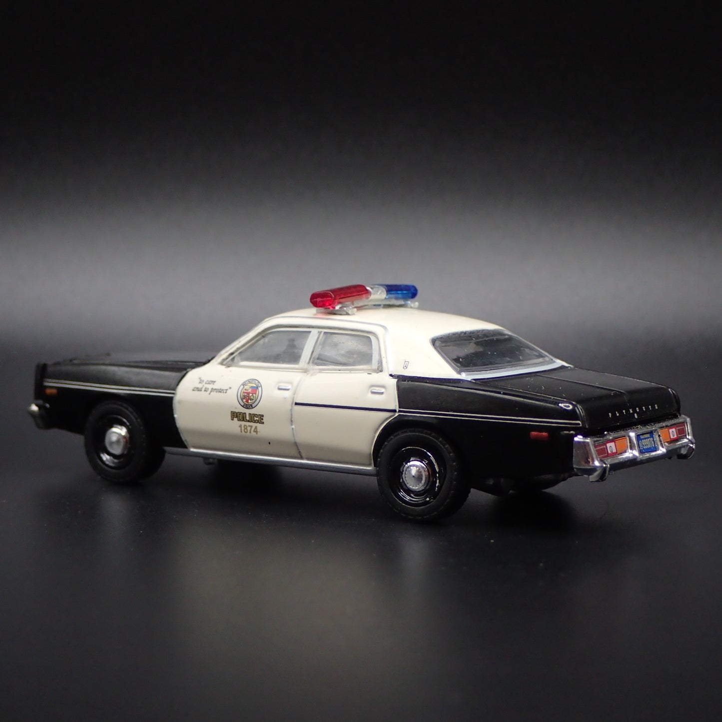 1977 77 PLYMOUTH FURY LAPD LOS ANGELES POLICE DEPT 1:64 SCALE DIECAST MODEL CAR