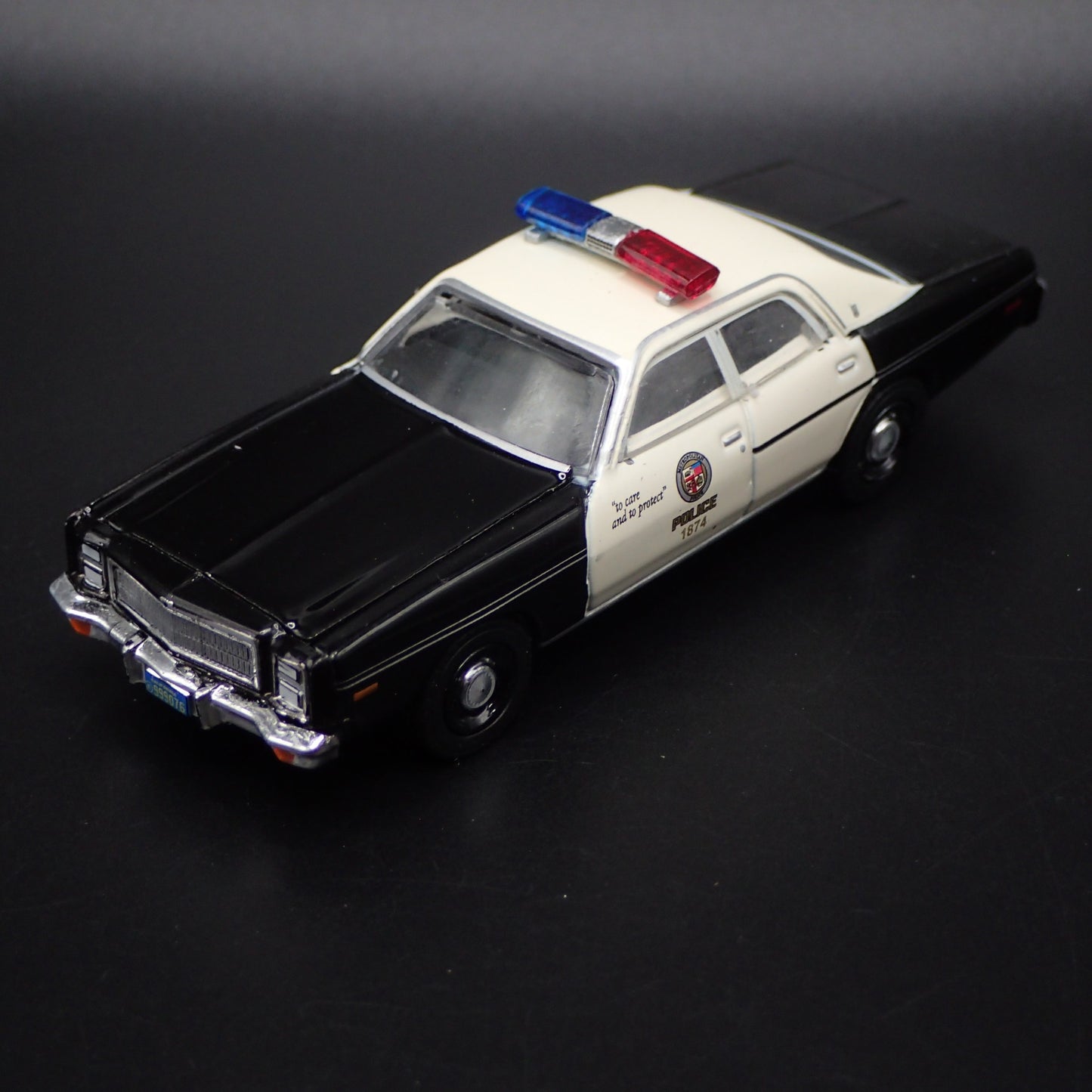 1977 77 PLYMOUTH FURY LAPD LOS ANGELES POLICE DEPT 1:64 SCALE DIECAST MODEL CAR