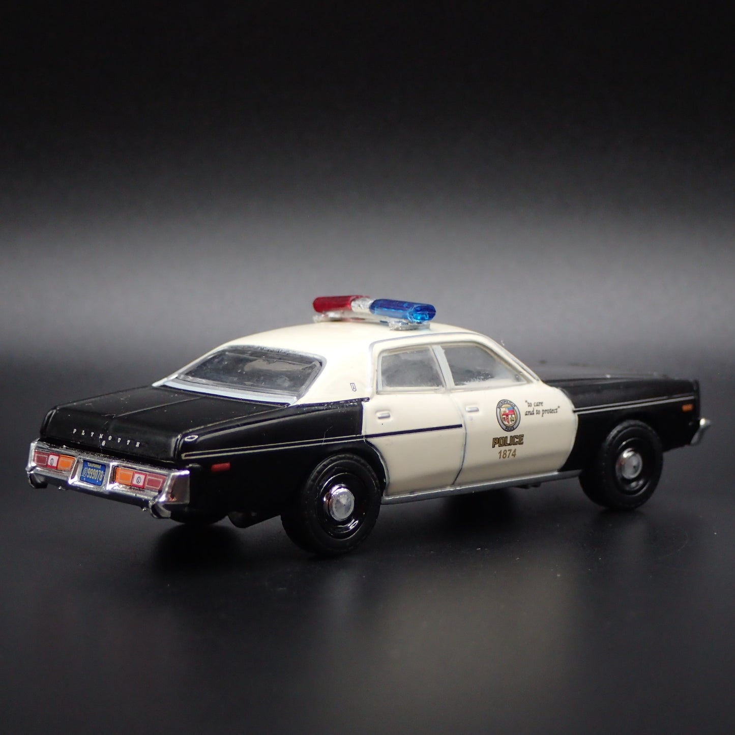 1977 77 PLYMOUTH FURY LAPD LOS ANGELES POLICE DEPT 1:64 SCALE DIECAST MODEL CAR