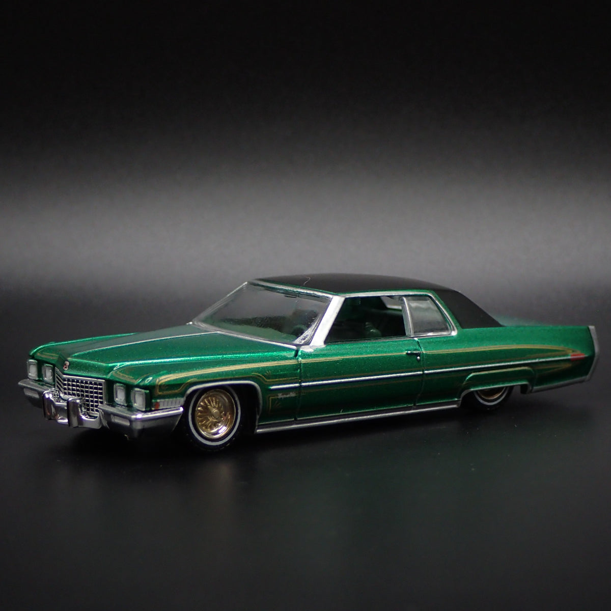 1971 71 CADILLAC CADDY COUPE DEVILLE 2 DOOR 1:64 SCALE DIORAMA DIECAST MODEL CAR-Burning Rubber Toy Company