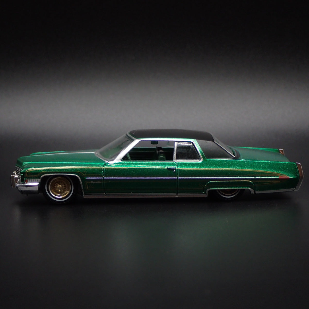 1971 71 CADILLAC CADDY COUPE DEVILLE 2 DOOR 1:64 SCALE DIORAMA DIECAST MODEL CAR-Burning Rubber Toy Company