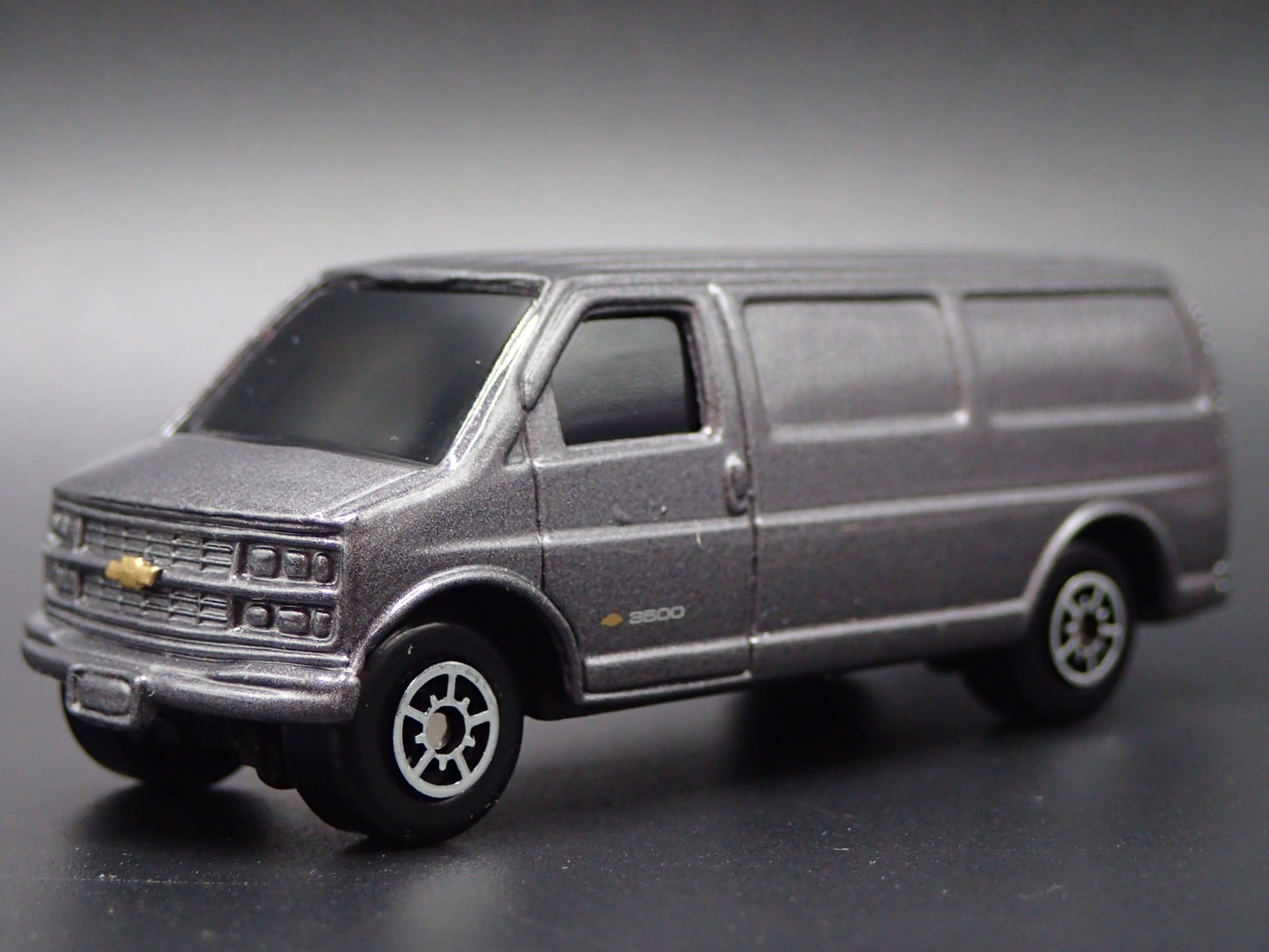 CHEVY CHEVROLET 3500 EXPRESS VAN GRAY 1:64 SCALE COLLECTIBLE DIECAST MODEL CAR