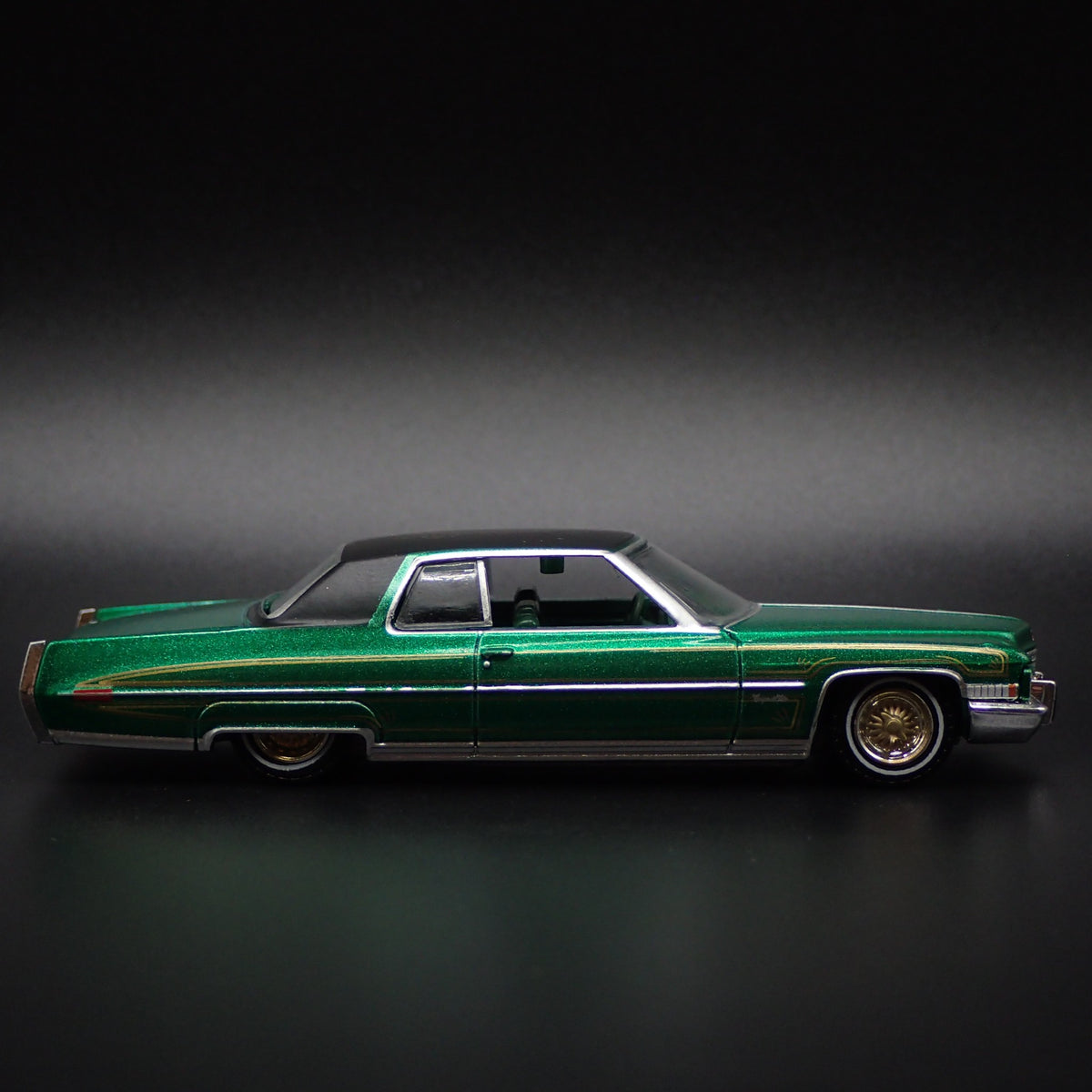 1971 71 CADILLAC CADDY COUPE DEVILLE 2 DOOR 1:64 SCALE DIORAMA DIECAST MODEL CAR-Burning Rubber Toy Company