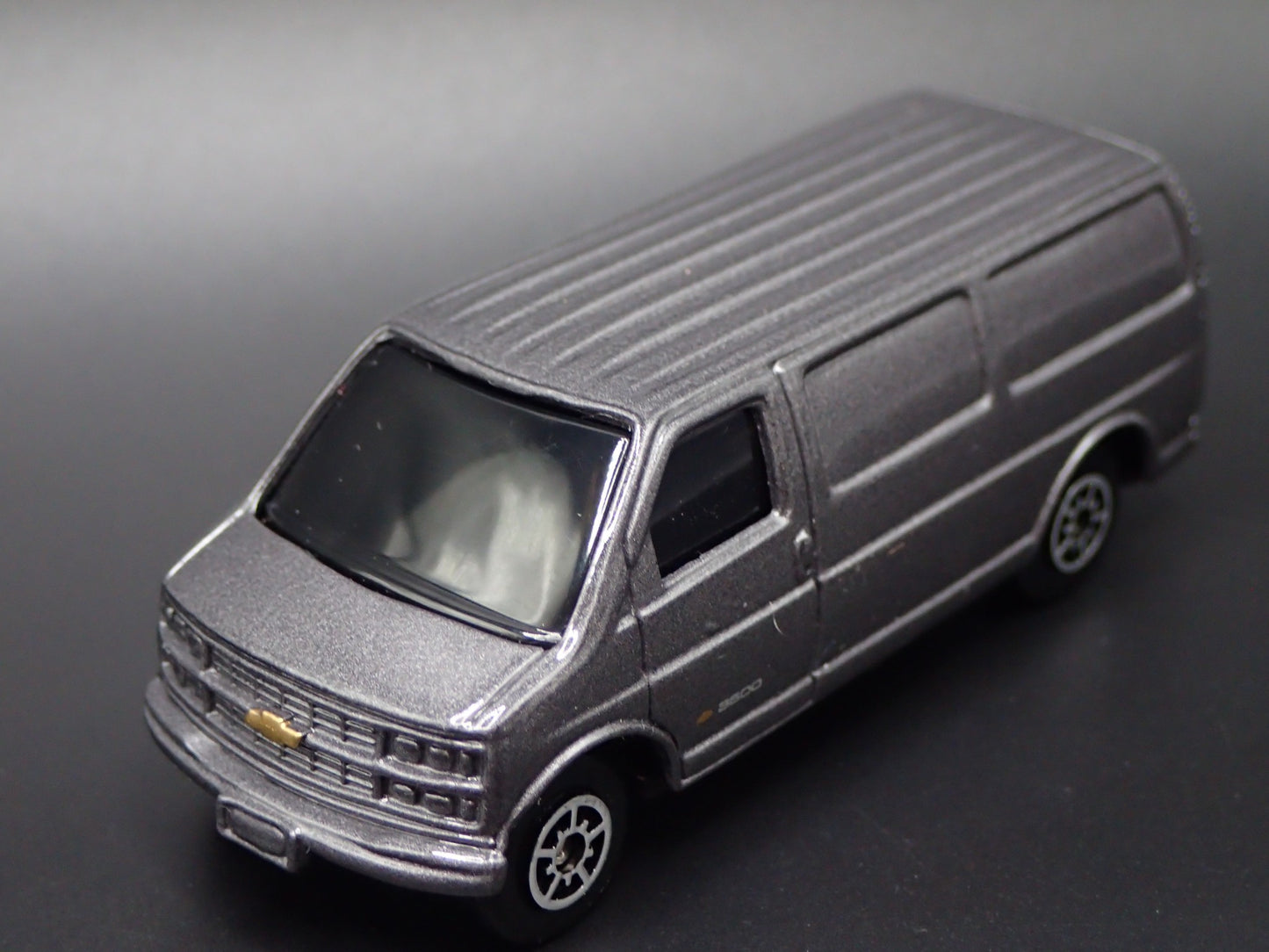 CHEVY CHEVROLET 3500 EXPRESS VAN GRAY 1:64 SCALE COLLECTIBLE DIECAST MODEL CAR