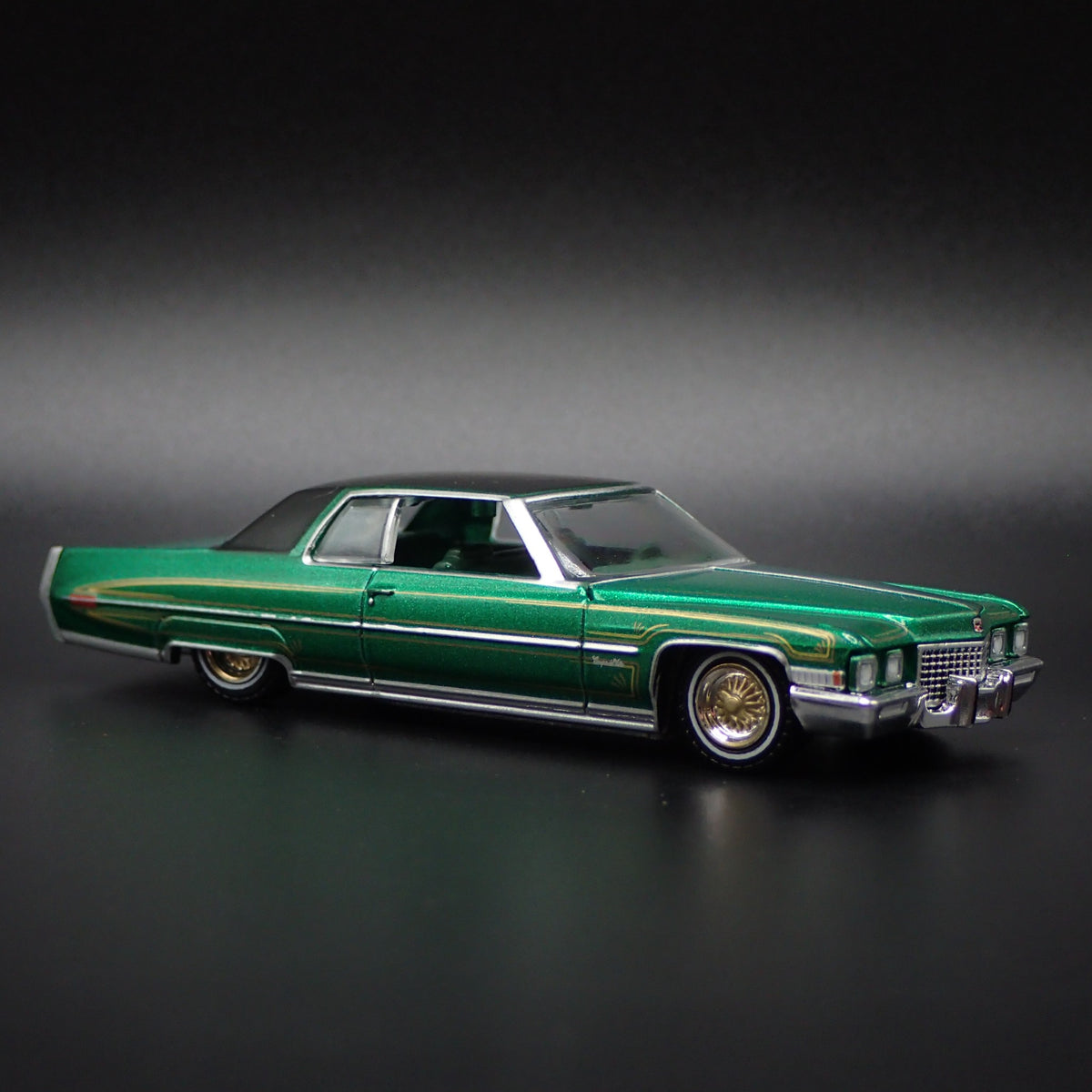 1971 71 CADILLAC CADDY COUPE DEVILLE 2 DOOR 1:64 SCALE DIORAMA DIECAST MODEL CAR-Burning Rubber Toy Company
