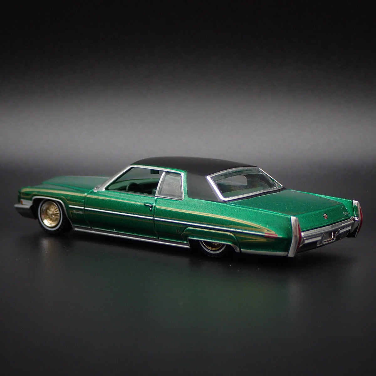 1971 71 CADILLAC CADDY COUPE DEVILLE 2 DOOR 1:64 SCALE DIORAMA DIECAST MODEL CAR-Burning Rubber Toy Company