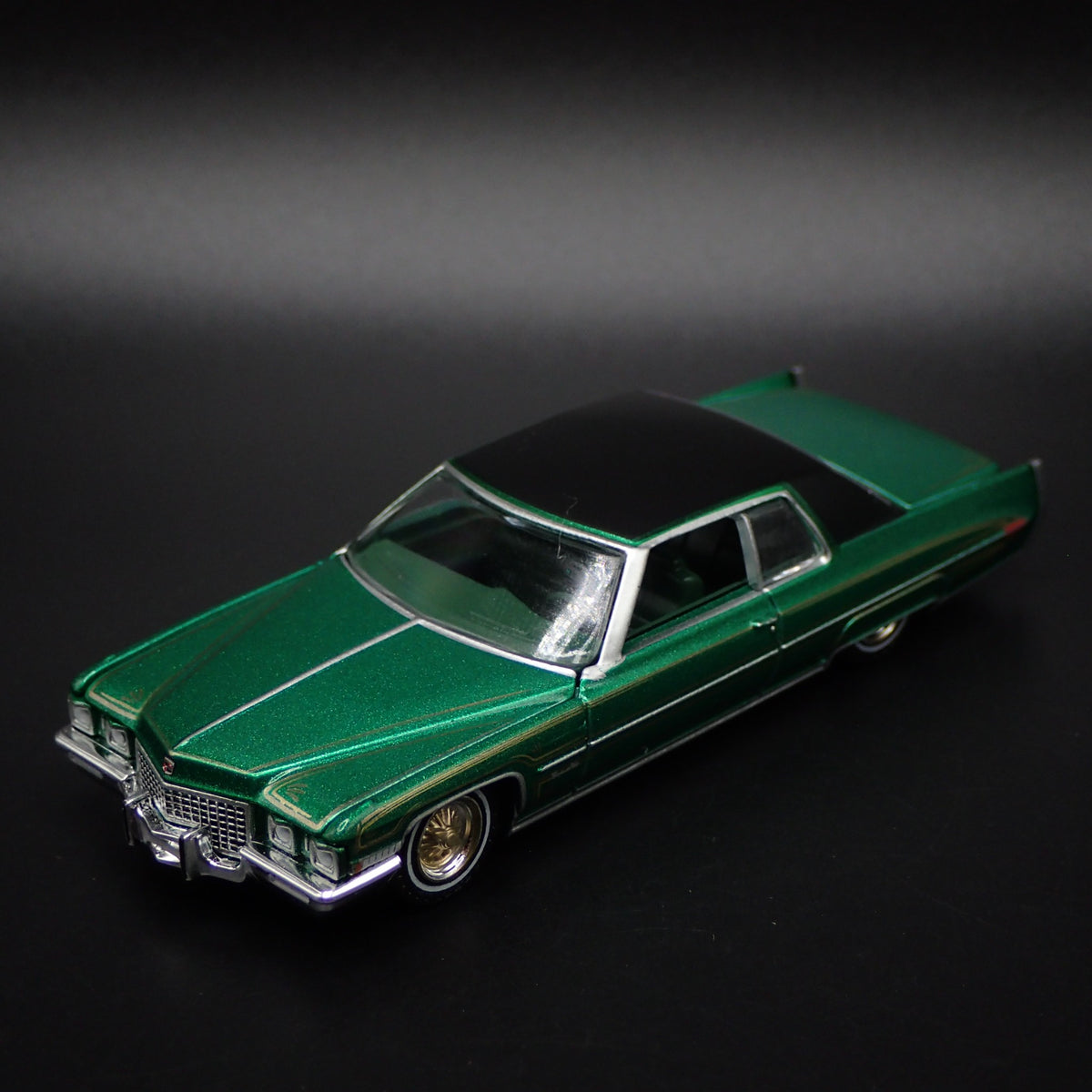 1971 71 CADILLAC CADDY COUPE DEVILLE 2 DOOR 1:64 SCALE DIORAMA DIECAST MODEL CAR-Burning Rubber Toy Company