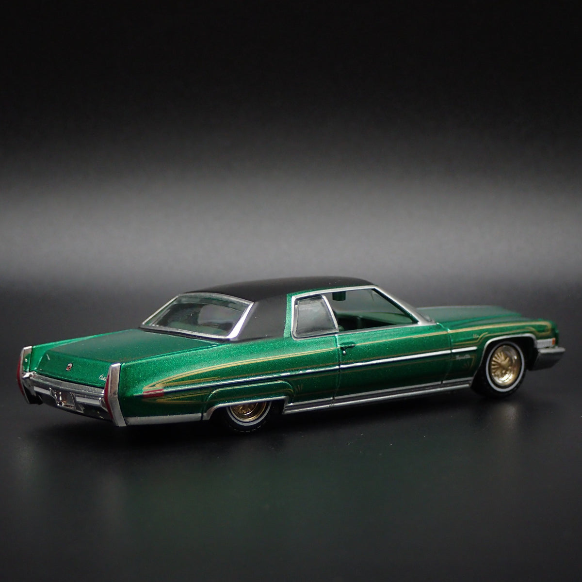 1971 71 CADILLAC CADDY COUPE DEVILLE 2 DOOR 1:64 SCALE DIORAMA DIECAST MODEL CAR-Burning Rubber Toy Company