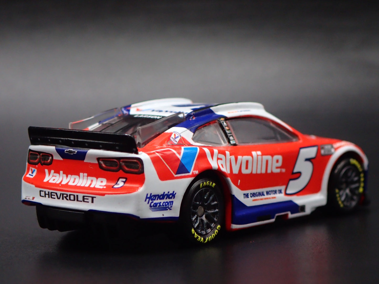 2025 25 CHEVY CHEVROLET 5 KYLE LARSON VALVOLINE NASCAR 1:64 DIECAST MODEL CAR