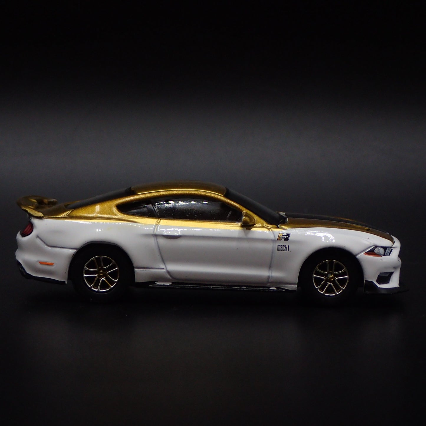 2021-2023 FORD MUSTANG MACH 1 HURST EDITION 1/64 SCALE DIORAMA DIECAST MODEL CAR