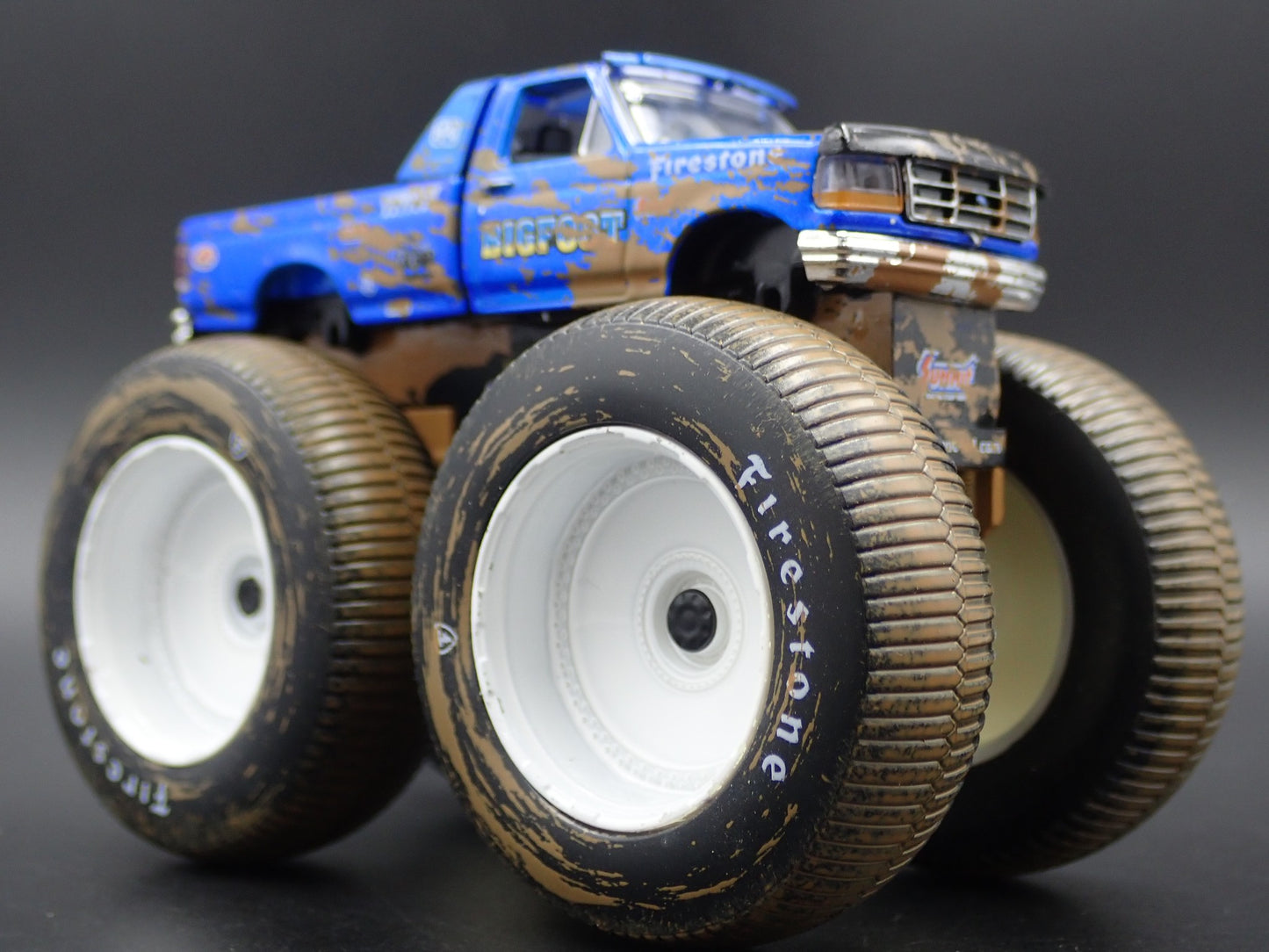 1996 96 FORD F250 MONSTER TRUCK BIGFOOT #5 MUDDY 1/64 SCALE DIECAST MODEL CAR