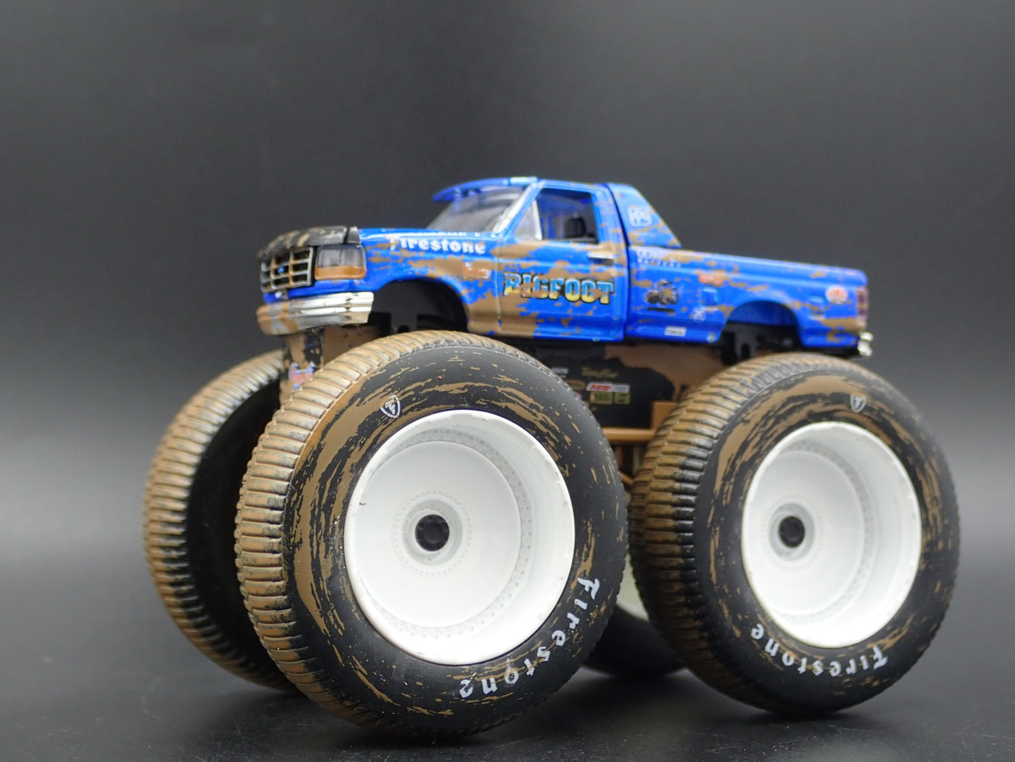 1996 96 FORD F250 MONSTER TRUCK BIGFOOT #5 MUDDY 1/64 SCALE DIECAST MODEL CAR