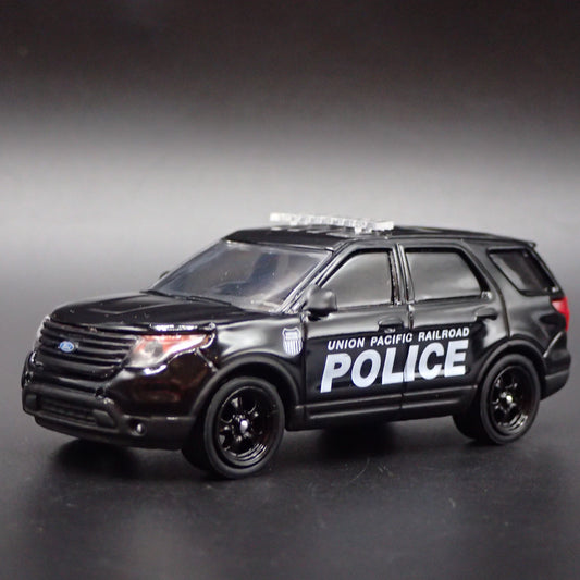 2015 FORD EXPLORER UNION PACIFIC POLICE CAR 1:64 SCALE DIORAMA DIECAST MODEL CAR