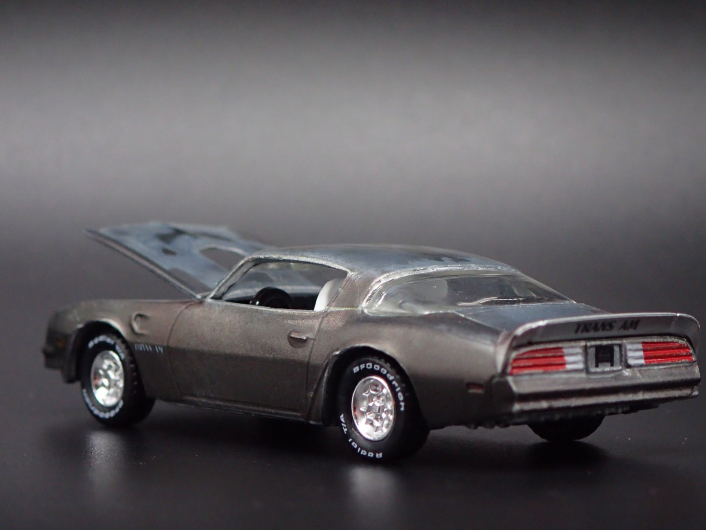 1976 76 PONTIAC FIREBIRD T/A BARN FIND 1:64 SCALE DIORAMA DIECAST MODEL CAR