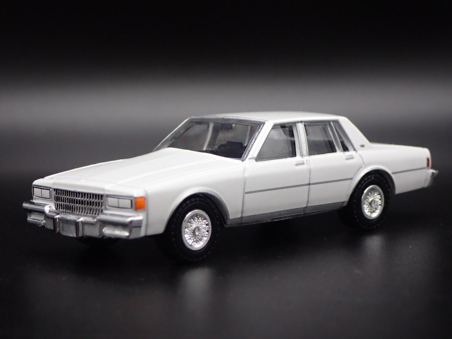 1980 80 CHEVY CHEVROLET CAPRICE 4 FOUR DOOR 1/64 SCALE DIORAMA DIECAST MODEL CAR