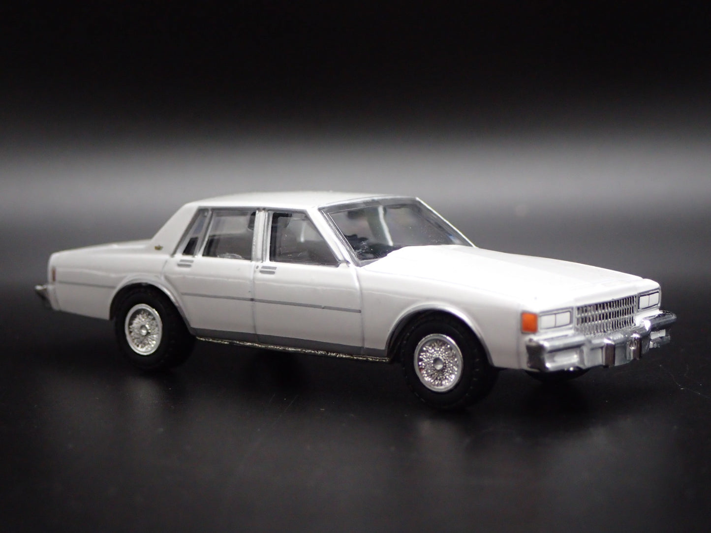 1980 80 CHEVY CHEVROLET CAPRICE 4 FOUR DOOR 1/64 SCALE DIORAMA DIECAST MODEL CAR
