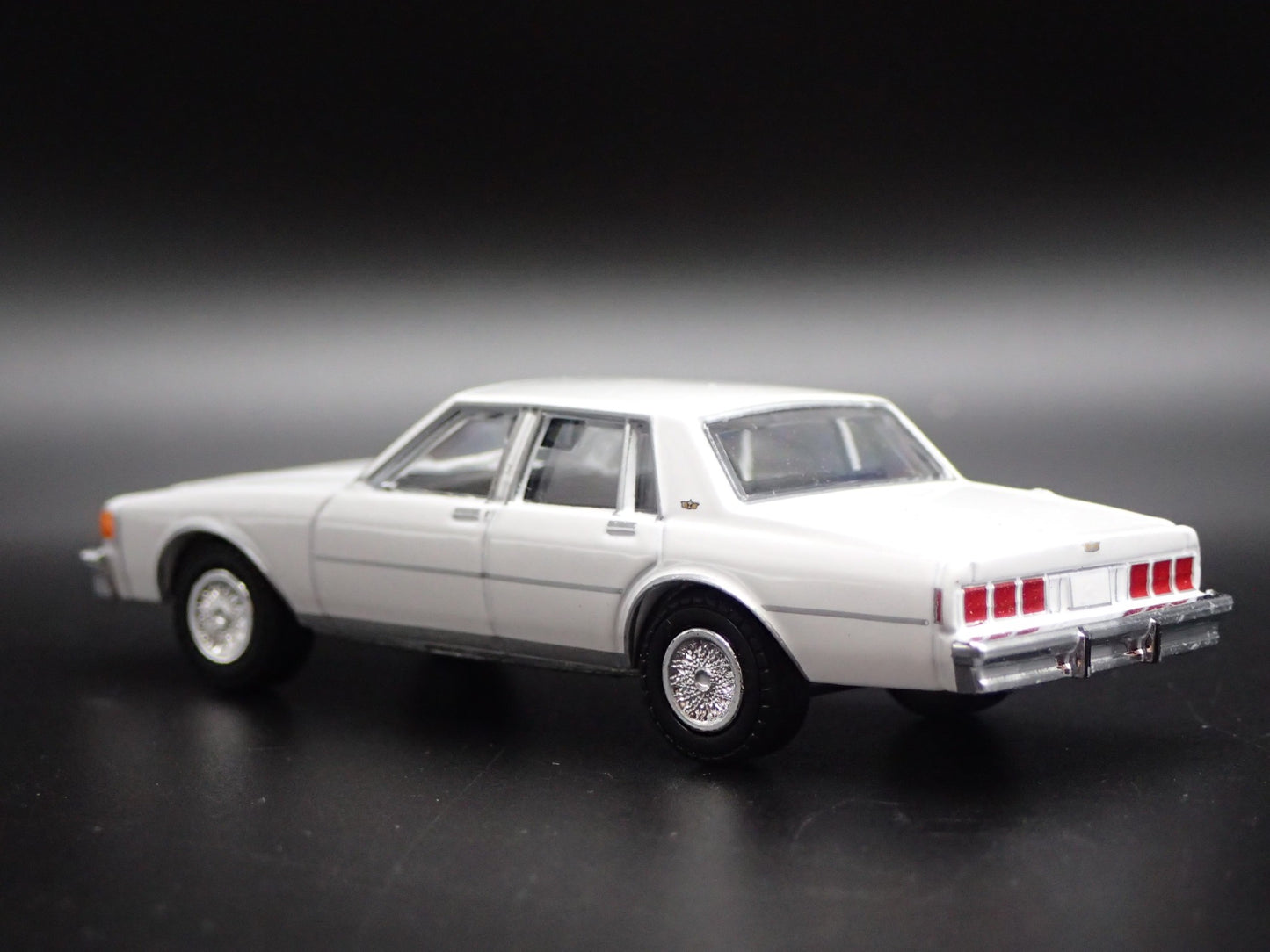 1980 80 CHEVY CHEVROLET CAPRICE 4 FOUR DOOR 1/64 SCALE DIORAMA DIECAST MODEL CAR