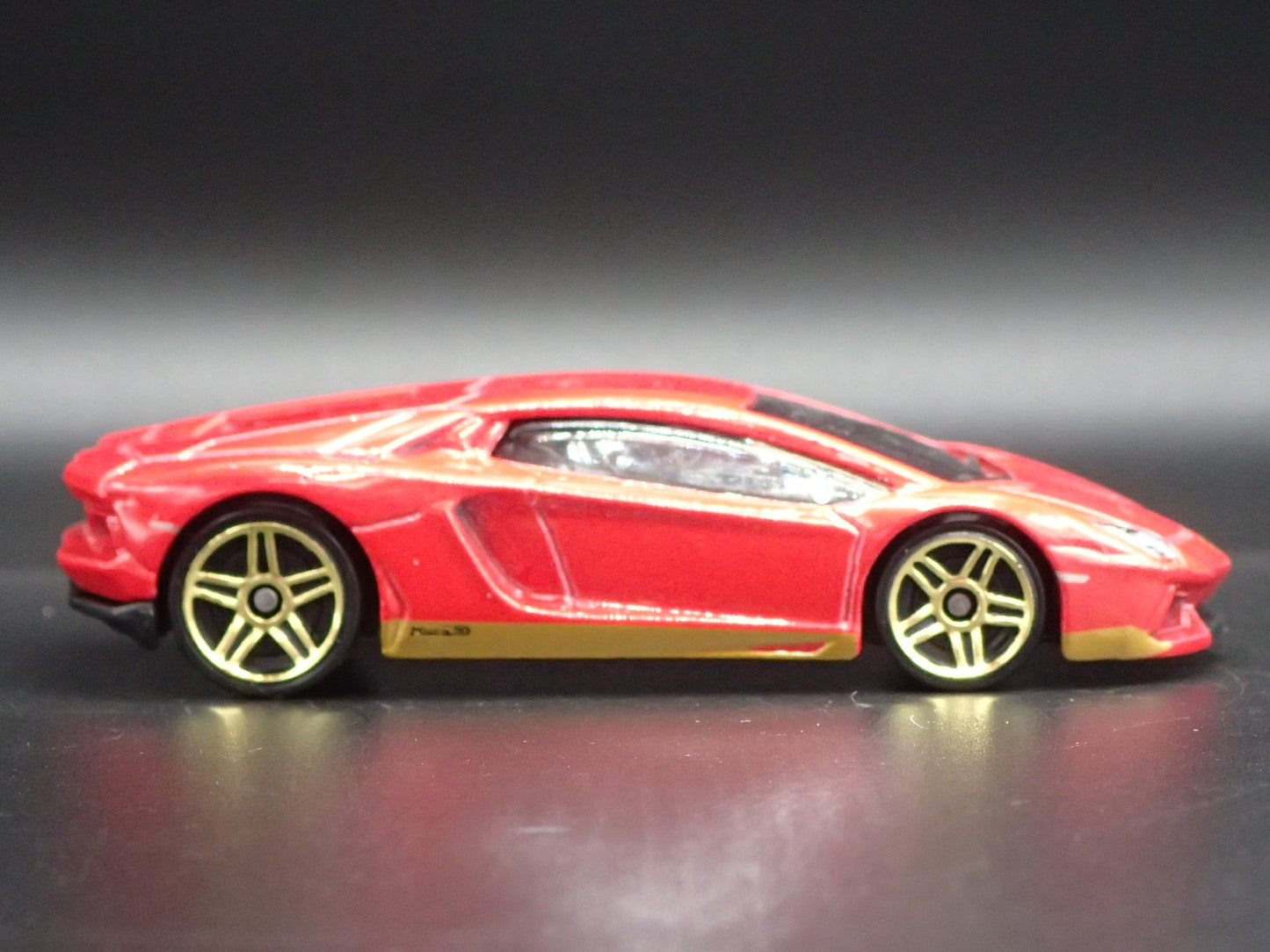 2017 17 LAMBORGHINI AVENTADOR MIURA HOMAGE SUPERCAR 1:64 SCALE DIECAST MODEL CAR