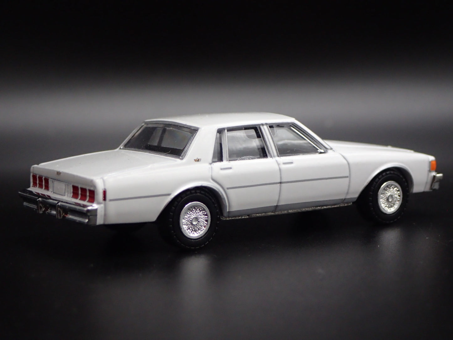 1980 80 CHEVY CHEVROLET CAPRICE 4 FOUR DOOR 1/64 SCALE DIORAMA DIECAST MODEL CAR