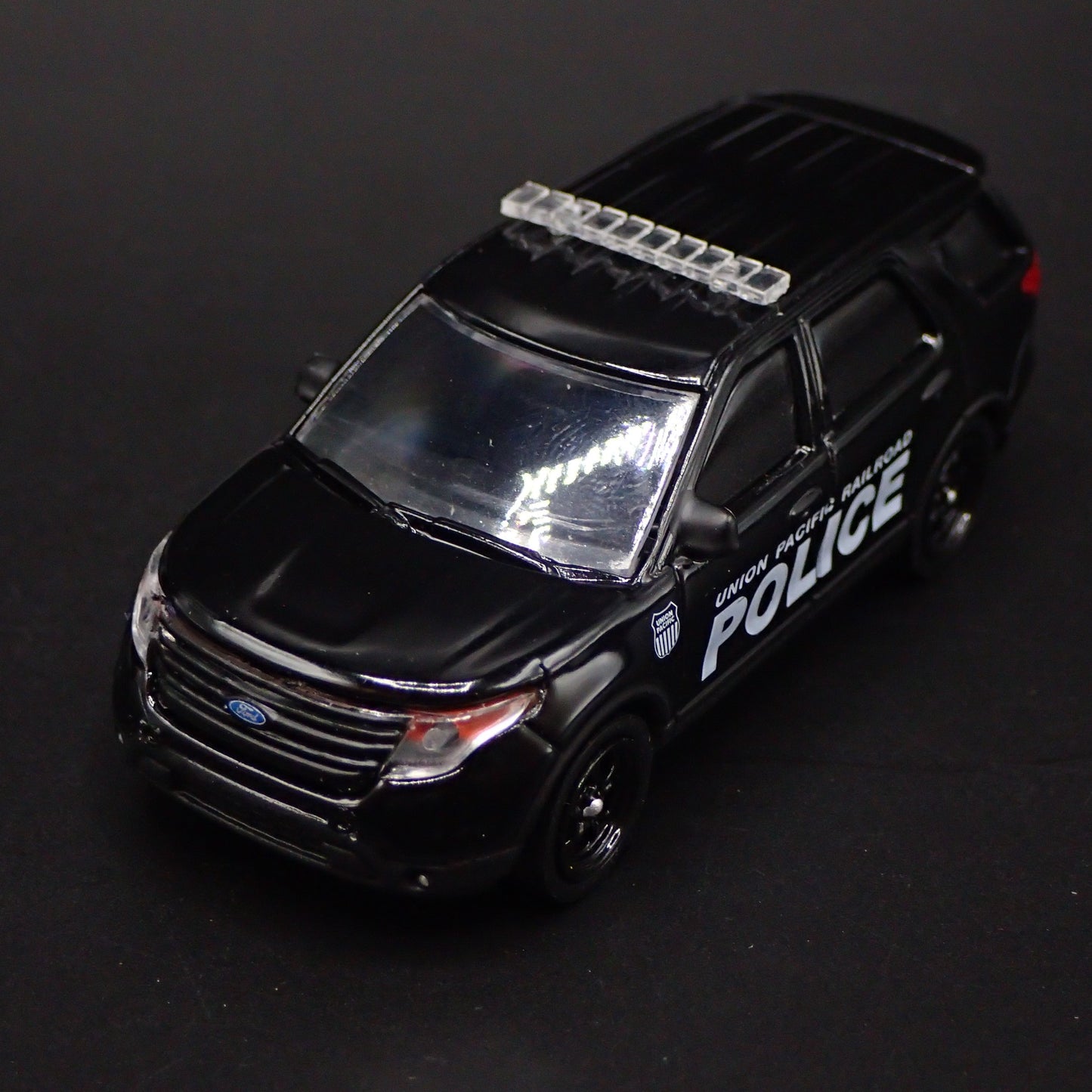 2015 FORD EXPLORER UNION PACIFIC POLICE CAR 1:64 SCALE DIORAMA DIECAST MODEL CAR