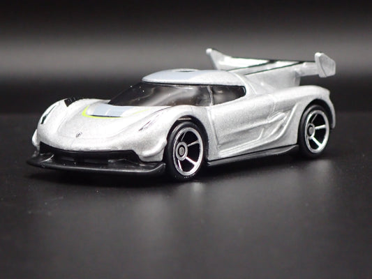 2021-2025 KOENIGSEGG JESKO SUPER CAR SILVER 1:64 SCALE DIORAMA DIECAST MODEL CAR