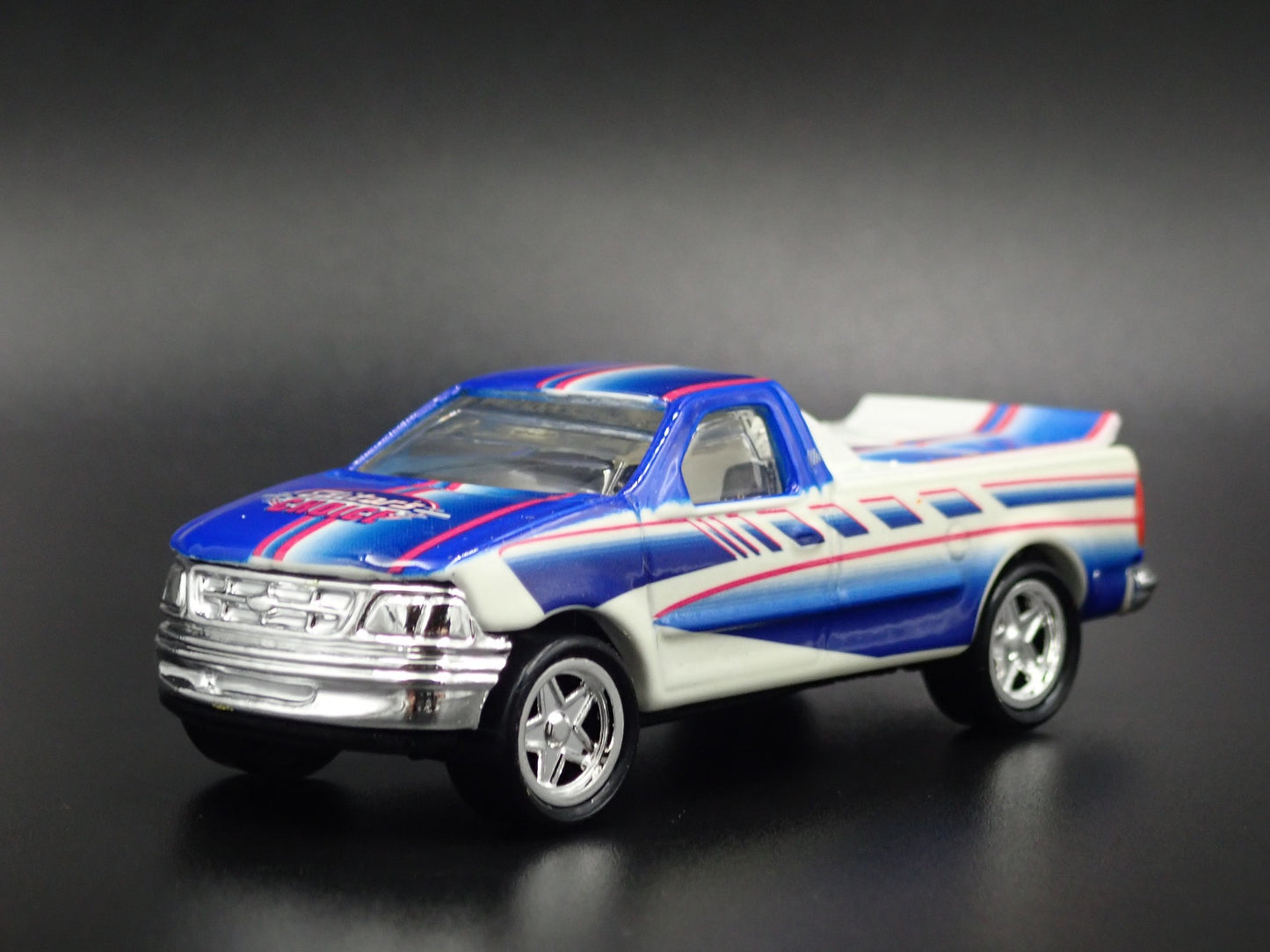 1997 - 2004 FORD F150 PICKUP TRUCK WHITE 1/64 SCALE DIORAMA DIECAST MODEL CAR