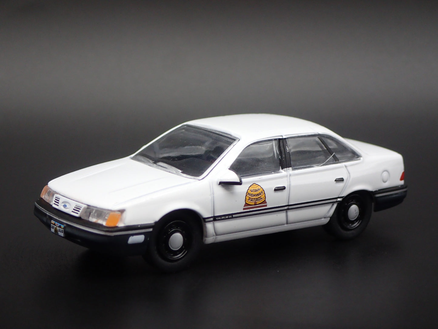 1990 90 FORD TAURUS UTAH HIGHWAY PATROL POLICE 1:64 SCALE DIECAST MODEL CAR