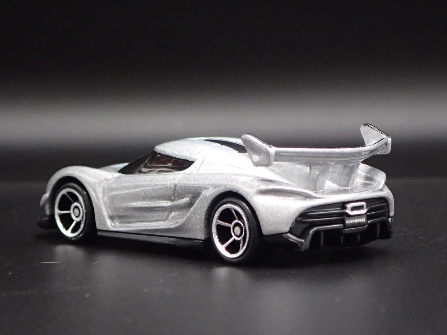 2021-2025 KOENIGSEGG JESKO SUPER CAR SILVER 1:64 SCALE DIORAMA DIECAST MODEL CAR