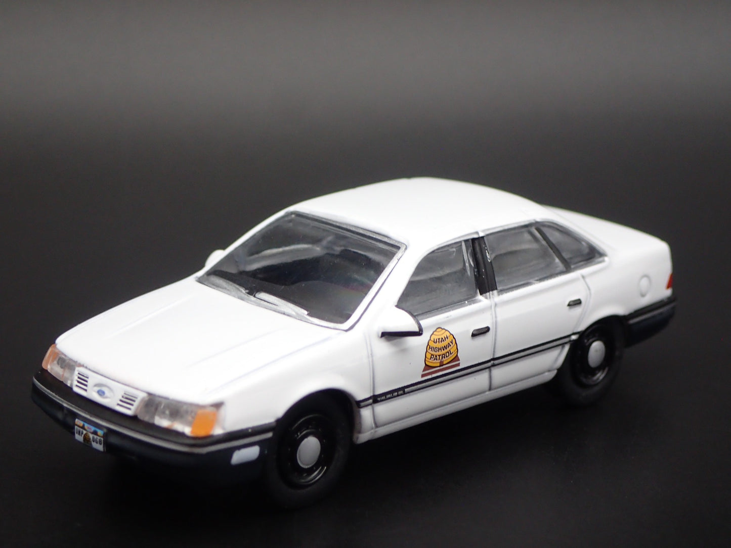 1990 90 FORD TAURUS UTAH HIGHWAY PATROL POLICE 1:64 SCALE DIECAST MODEL CAR