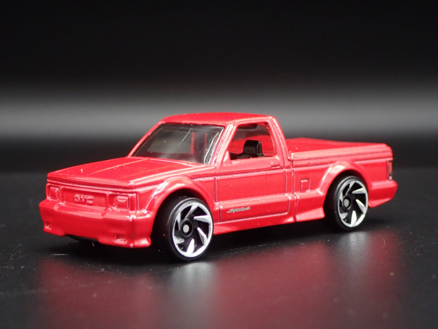 1991 91 GMC SYCLONE PICKUP TRUCK RED 1:64 SCALE DIORAMA DIECAST MODEL CAR