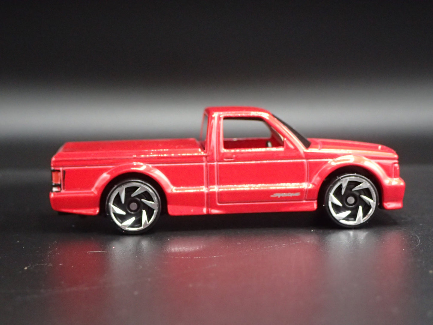 1991 91 GMC SYCLONE PICKUP TRUCK RED 1:64 SCALE DIORAMA DIECAST MODEL CAR