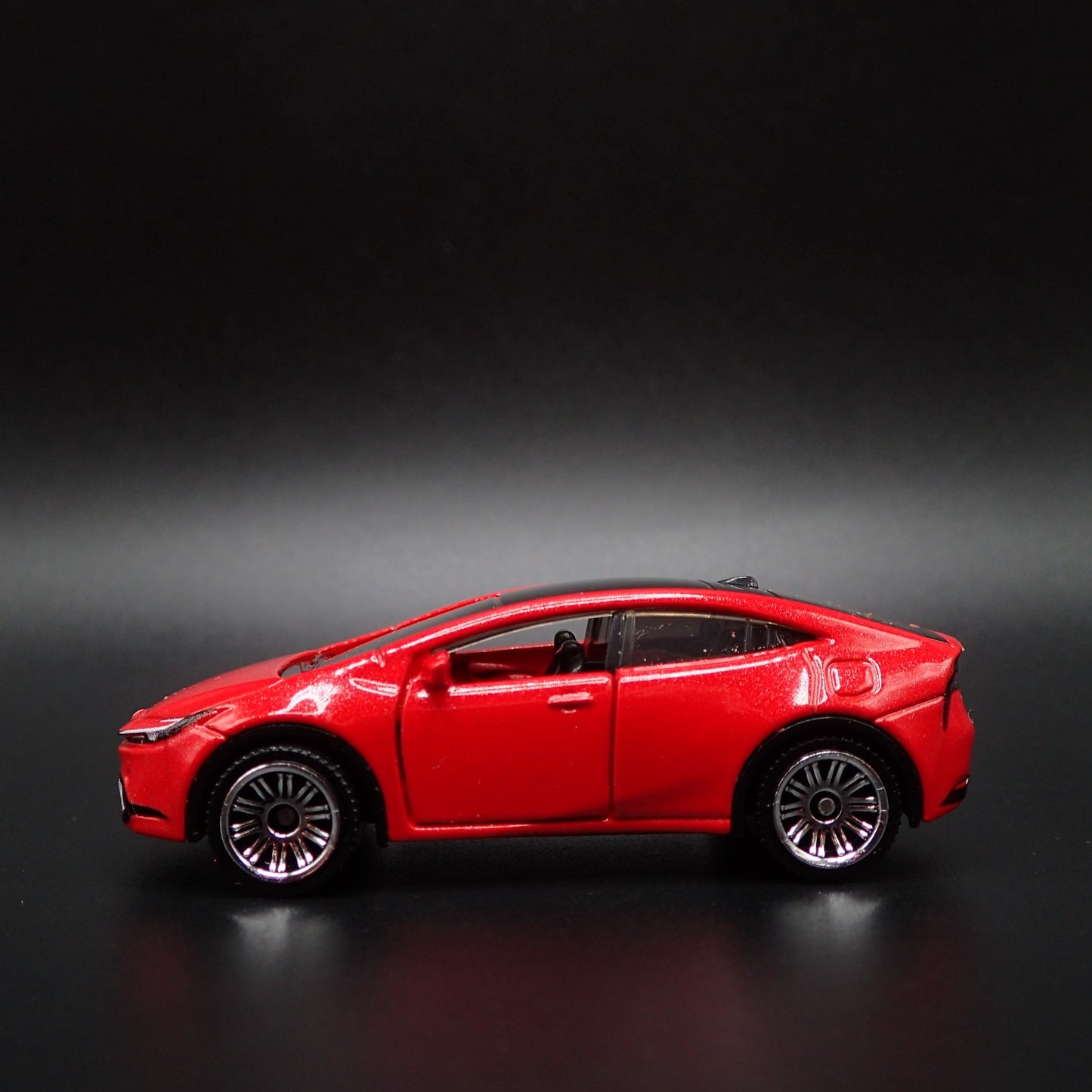 2023-2025 TOYOTA PRIUS PRIME 1/64 SCALE COLLECTIBLE DIORAMA DIECAST MODEL CAR