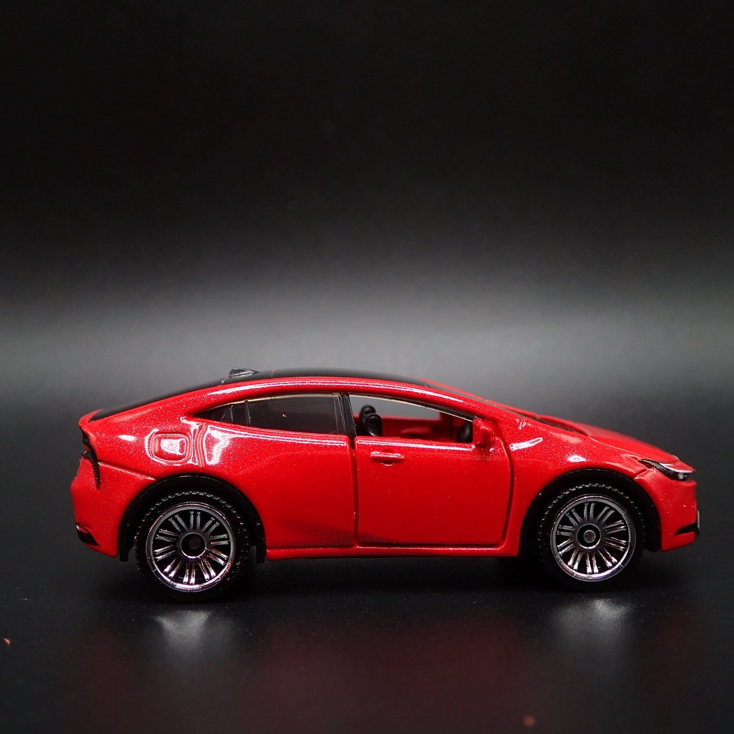 2023-2025 TOYOTA PRIUS PRIME 1/64 SCALE COLLECTIBLE DIORAMA DIECAST MODEL CAR