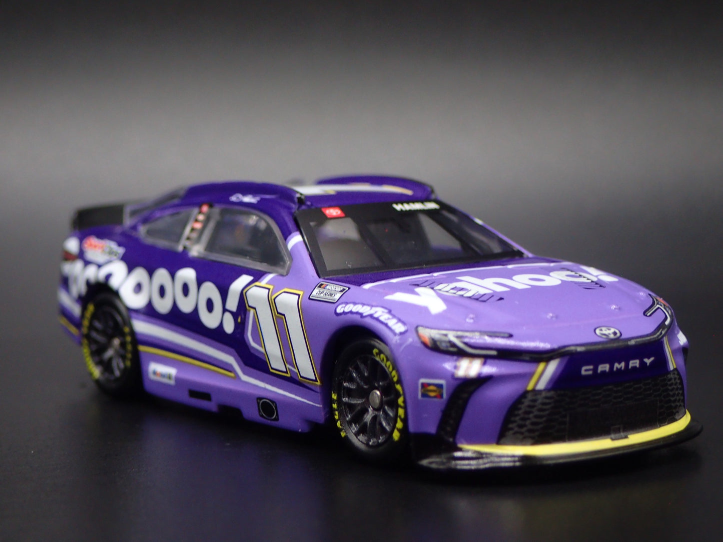 2025 25 TOYOTA CAMRY 11 DENNY HAMLIN YAHOO ! NASCAR 1:64 SCALE DIECAST CAR