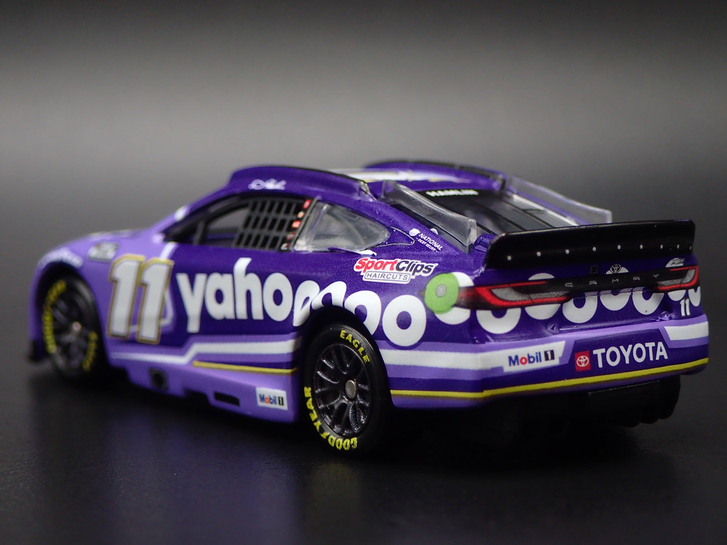 2025 25 TOYOTA CAMRY 11 DENNY HAMLIN YAHOO ! NASCAR 1:64 SCALE DIECAST CAR