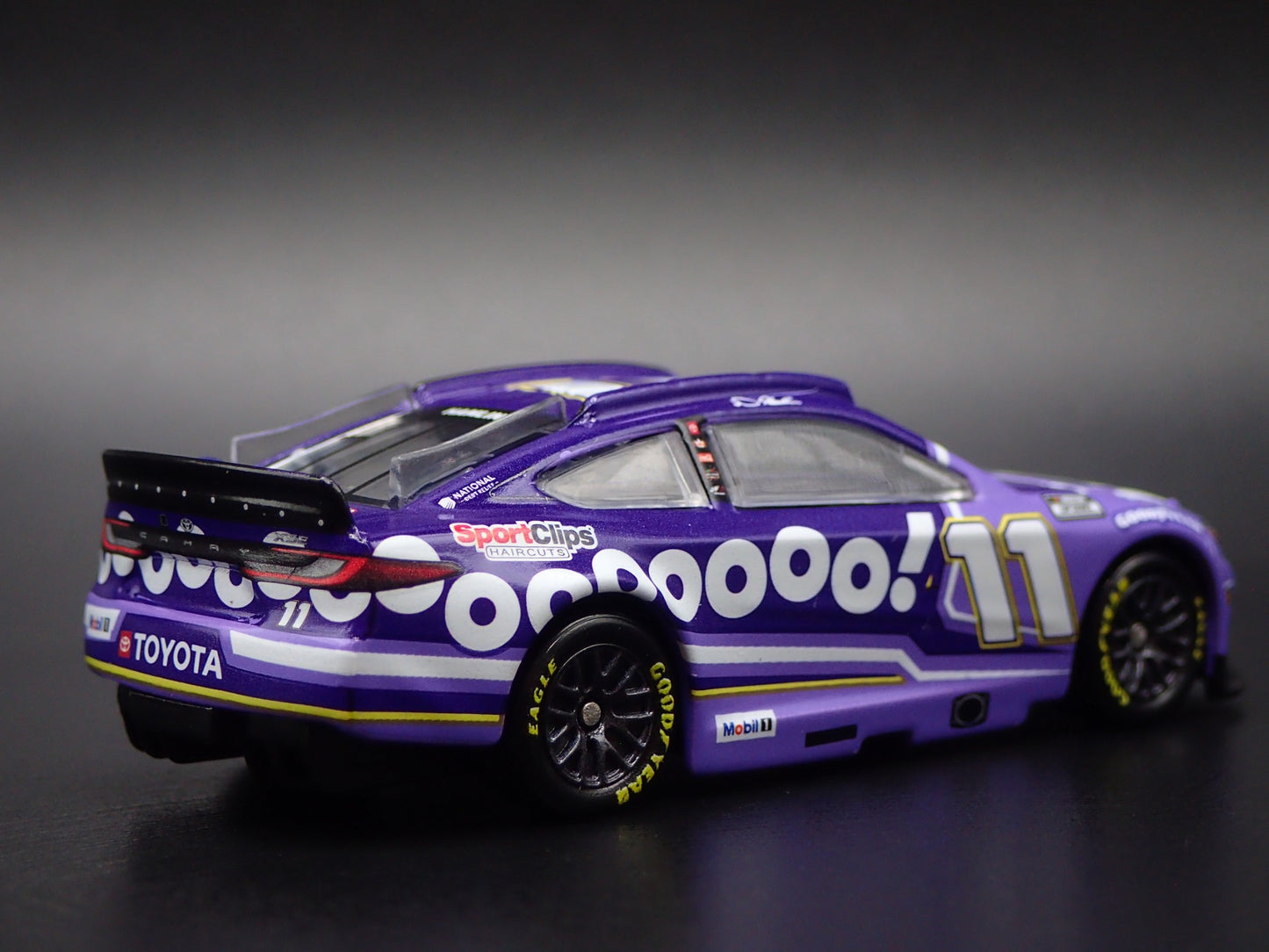 2025 25 TOYOTA CAMRY 11 DENNY HAMLIN YAHOO ! NASCAR 1:64 SCALE DIECAST CAR