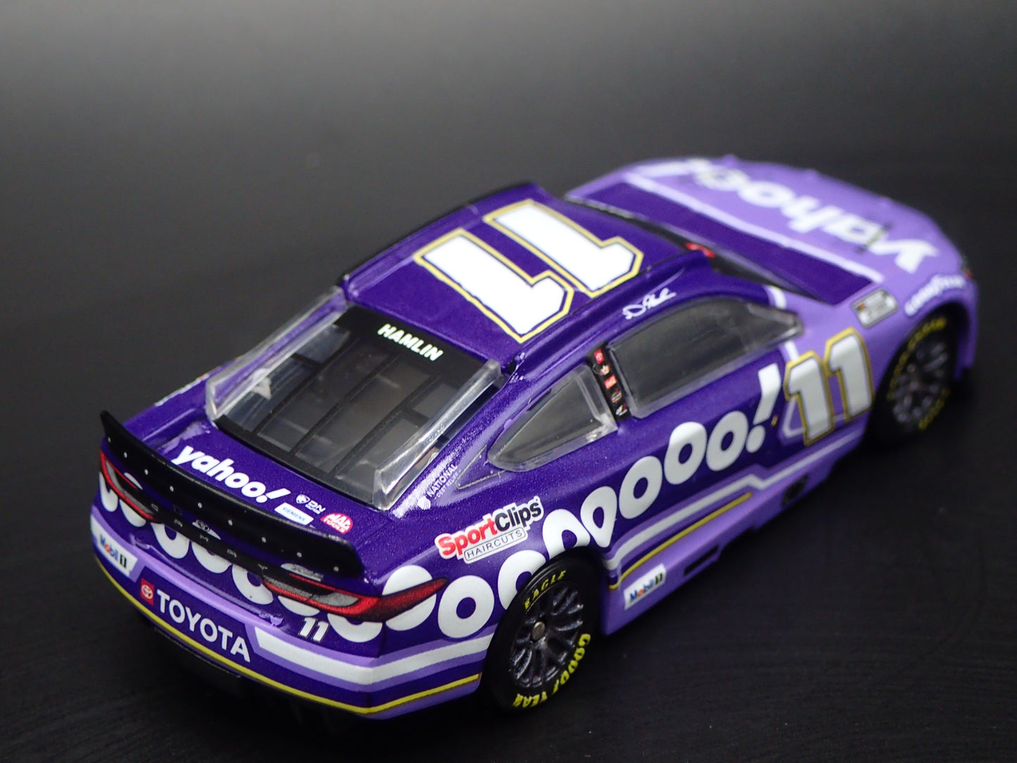 2025 25 TOYOTA CAMRY 11 DENNY HAMLIN YAHOO ! NASCAR 1:64 SCALE DIECAST CAR