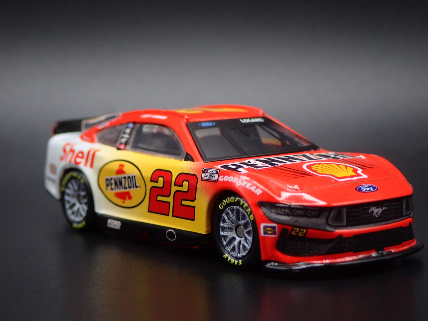 2025 25 FORD MUSTANG 22 JOEY LOGANO PENNZOIL NASCAR 1:64 SCALE DIECAST MODEL CAR