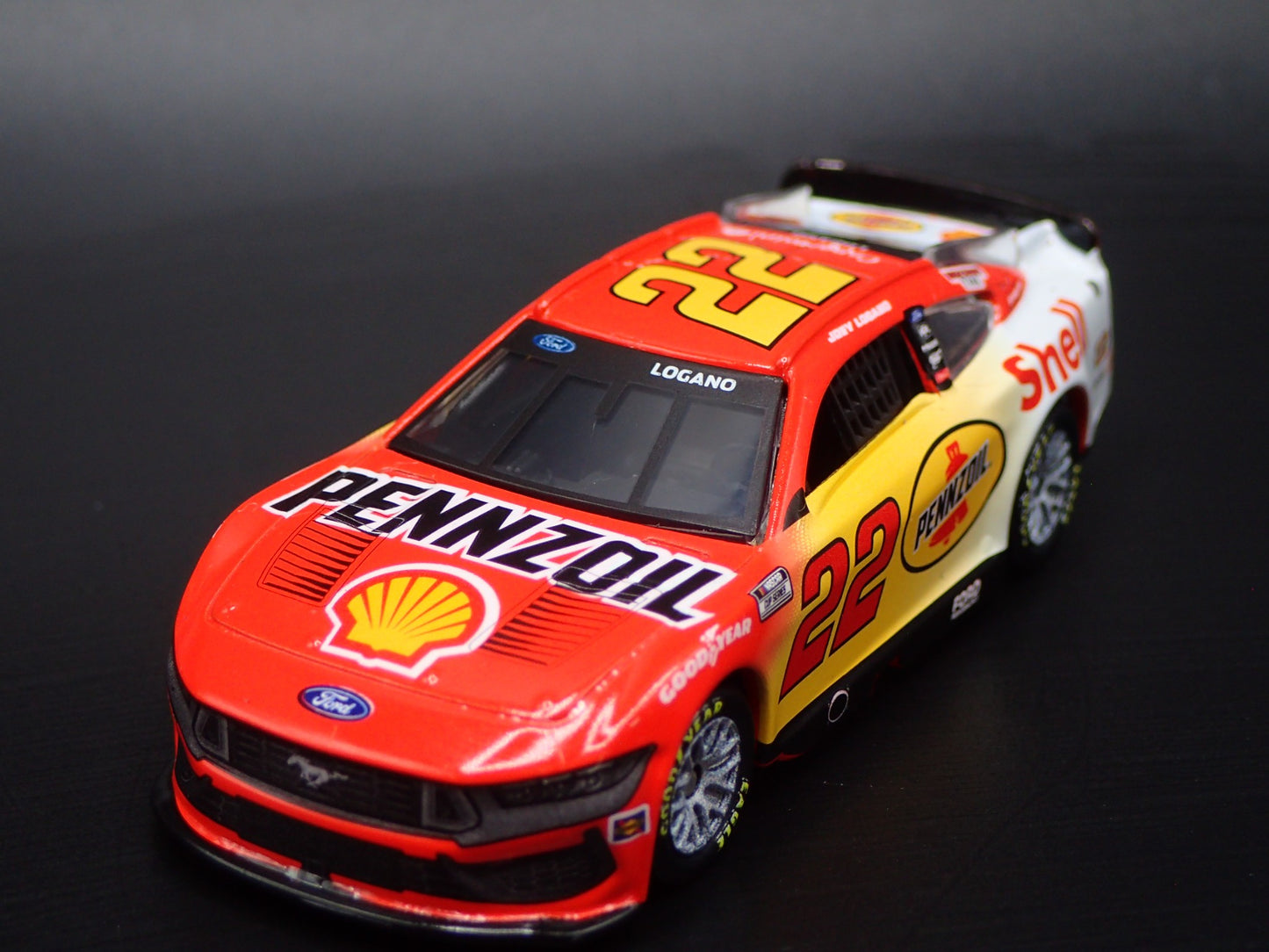 2025 25 FORD MUSTANG 22 JOEY LOGANO PENNZOIL NASCAR 1:64 SCALE DIECAST MODEL CAR
