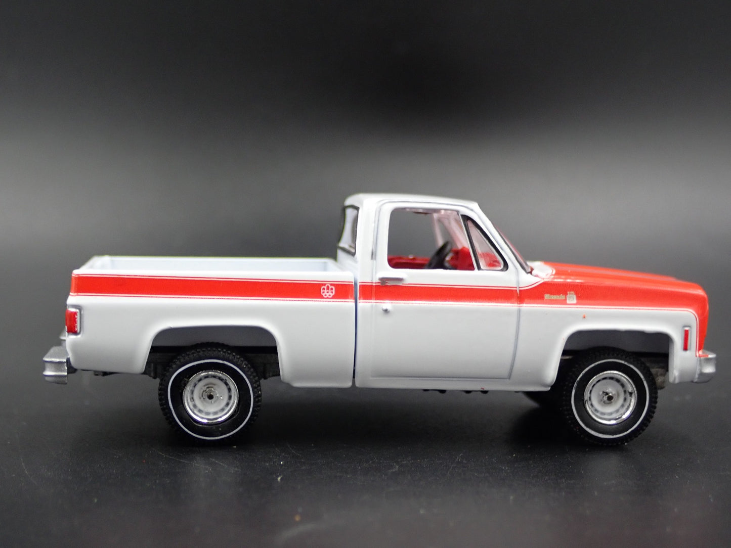 1976 76 CHEVY CHEVROLET SCOTTSDALE PICKUP TRUCK SQUAREBODY 1/64 SCALE MODEL CAR