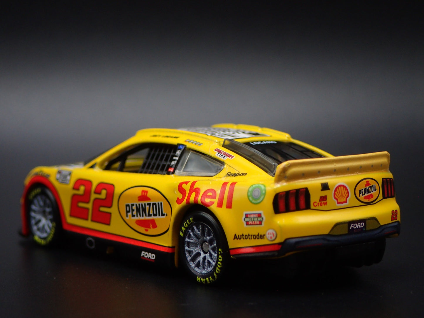2024 24 FORD MUSTANG 22 JOEY LOGANO PENNZOIL NASCAR 1:64 SCALE DIECAST MODEL CAR