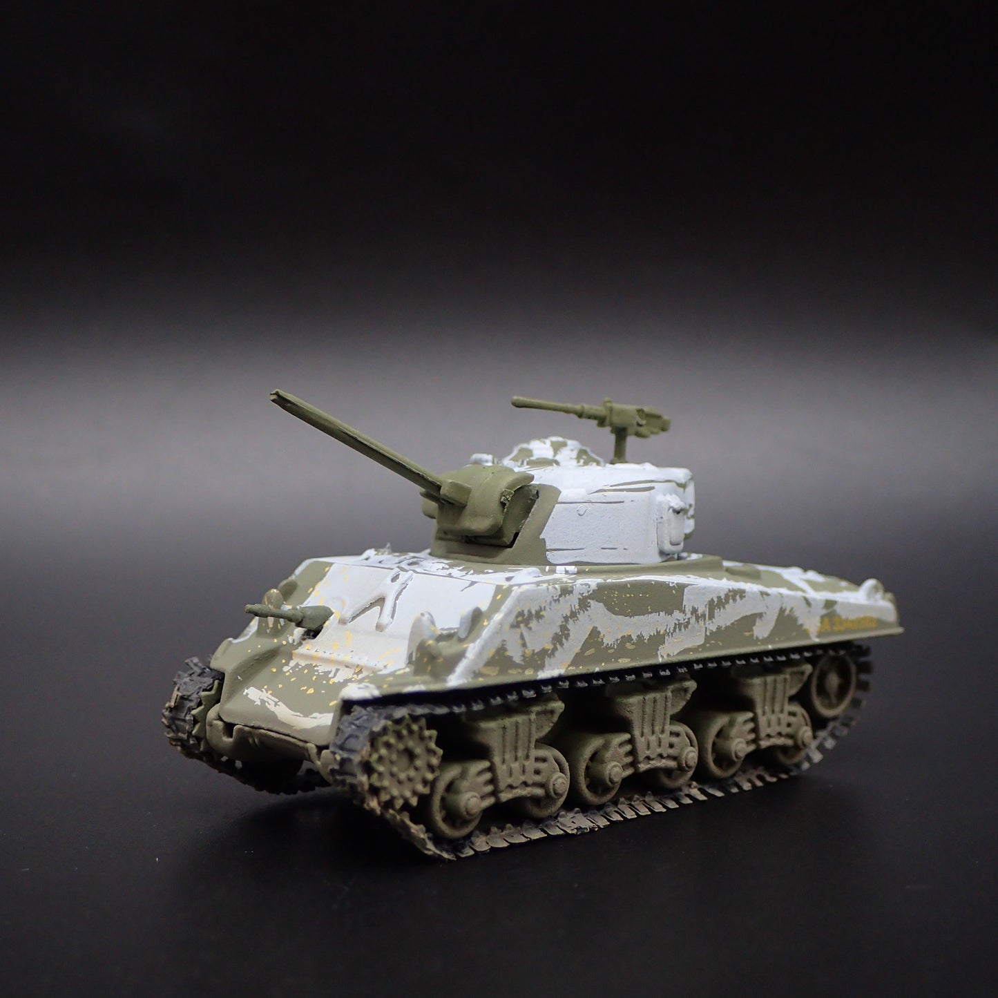 WWII M4A3 SHERMAN TANK ARMY MILITARY 1:100 SCALE DIORAMA DIECAST MODEL CAR