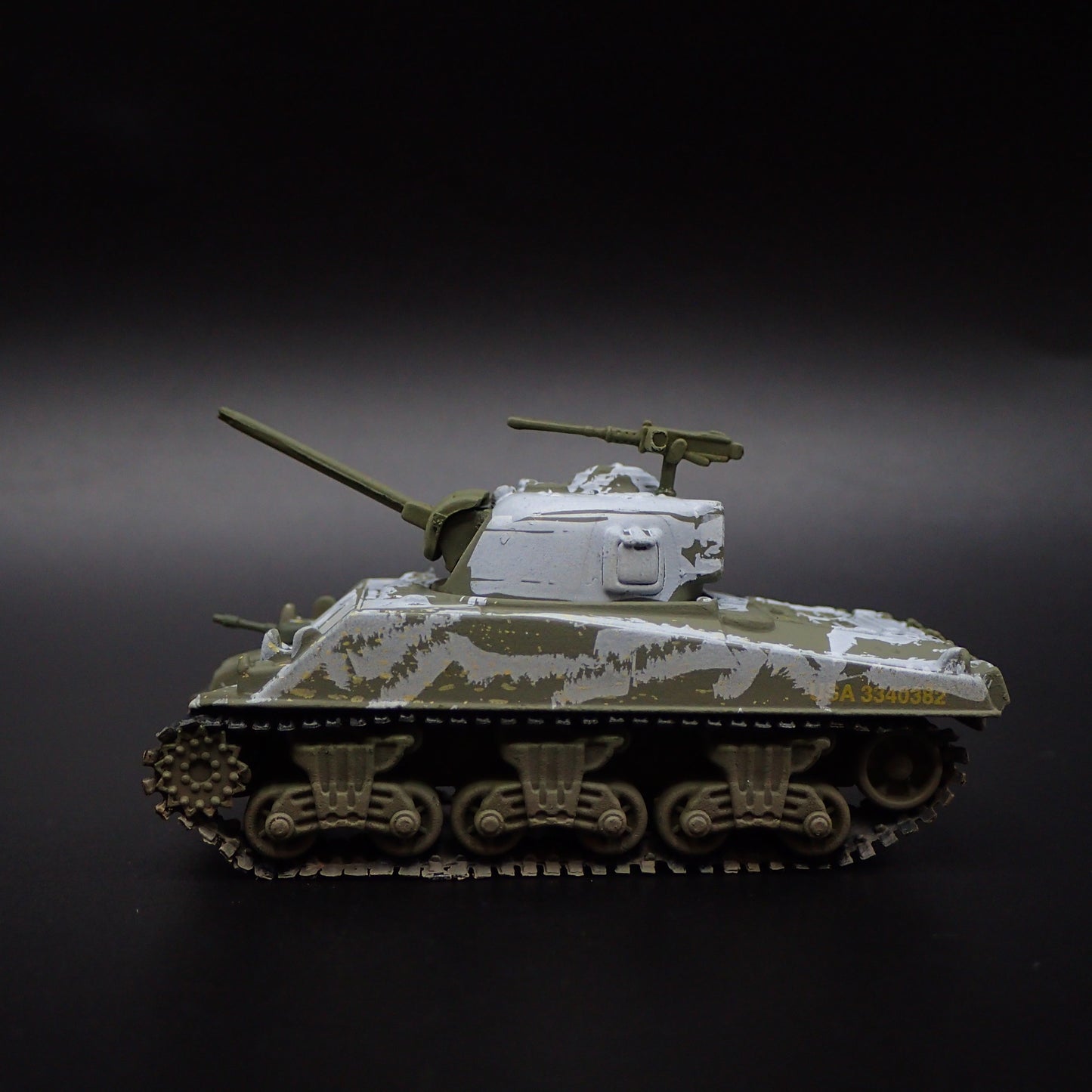 WWII M4A3 SHERMAN TANK ARMY MILITARY 1:100 SCALE DIORAMA DIECAST MODEL CAR