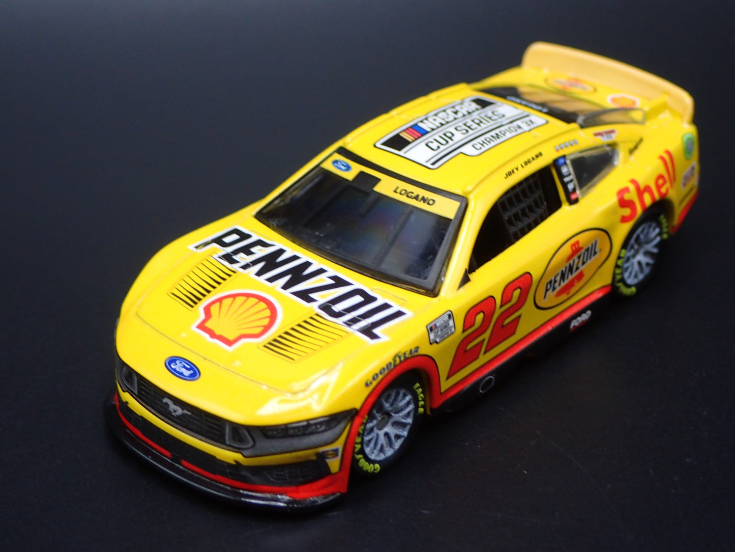 2024 24 FORD MUSTANG 22 JOEY LOGANO PENNZOIL NASCAR 1:64 SCALE DIECAST MODEL CAR