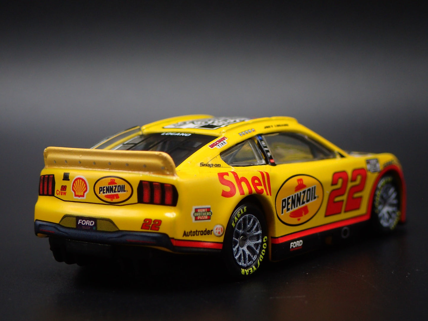 2024 24 FORD MUSTANG 22 JOEY LOGANO PENNZOIL NASCAR 1:64 SCALE DIECAST MODEL CAR