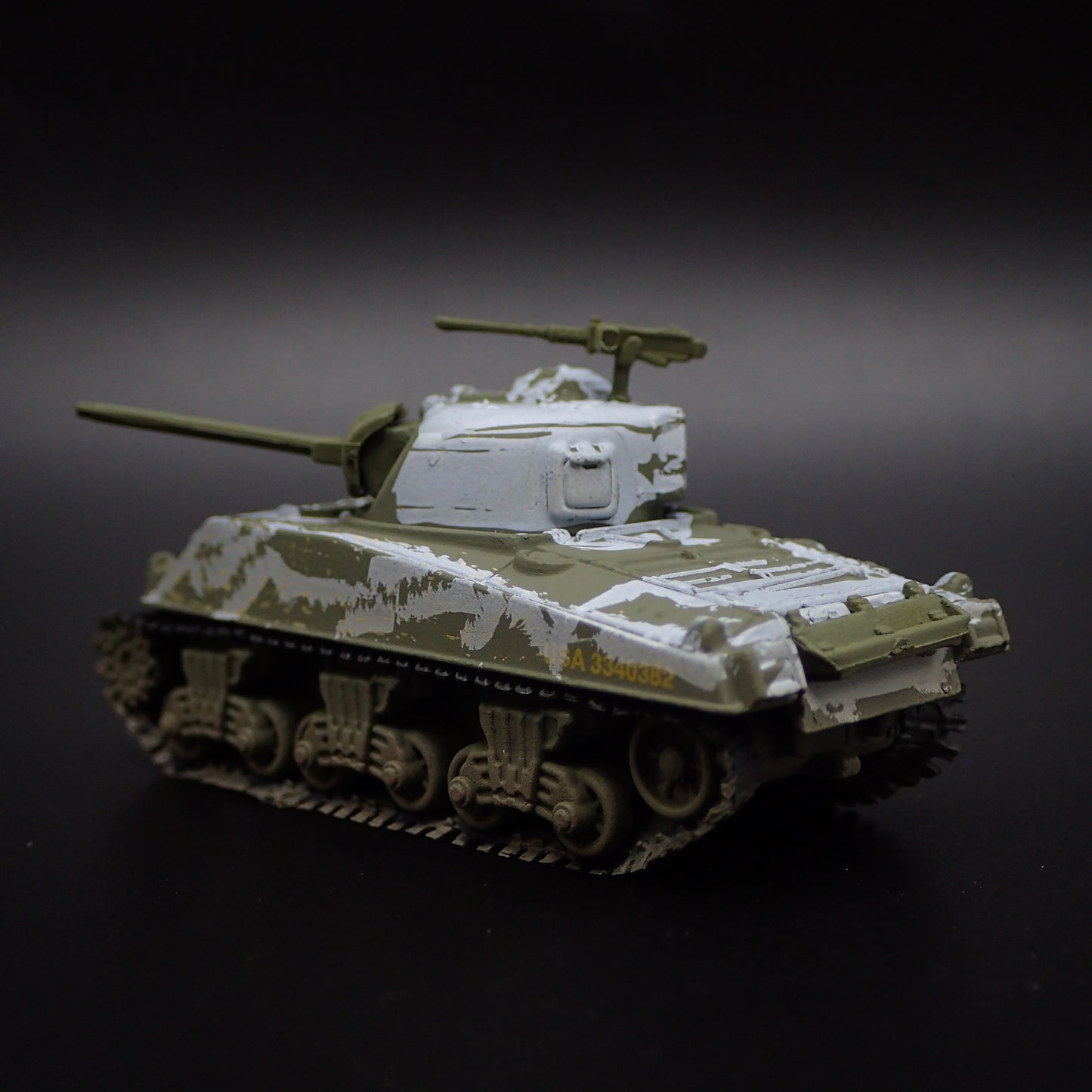 WWII M4A3 SHERMAN TANK ARMY MILITARY 1:100 SCALE DIORAMA DIECAST MODEL CAR
