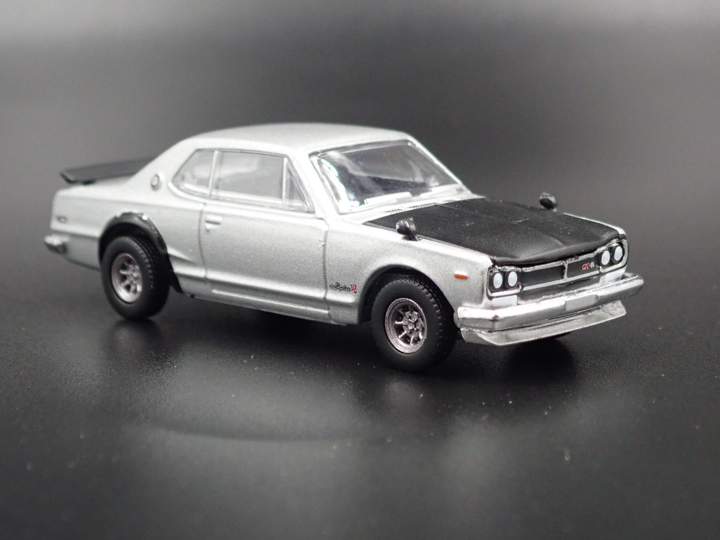 1972 72 NISSAN SKYLINE 2000 GTR 1:64 SCALE COLLECTIBLE DIORAMA DIECAST MODEL CAR