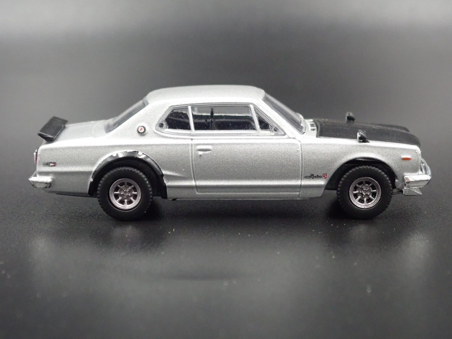 1972 72 NISSAN SKYLINE 2000 GTR 1:64 SCALE COLLECTIBLE DIORAMA DIECAST MODEL CAR