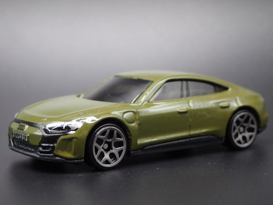 2021-2025 AUDI RS E TRON GT GREEN 1:64 SCALE COLLECTIBLE DIECAST MODEL CAR