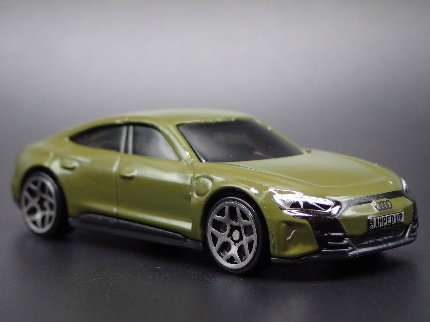 2021-2025 AUDI RS E TRON GT GREEN 1:64 SCALE COLLECTIBLE DIECAST MODEL CAR